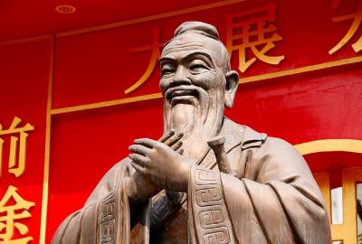Estatua de Confucio