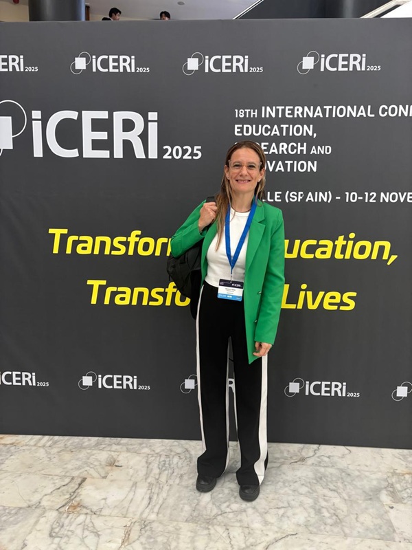 Nuestra coordinadora en la Conferencia Internacional de Educación, Investigación e Innovación en Sevilla, España.