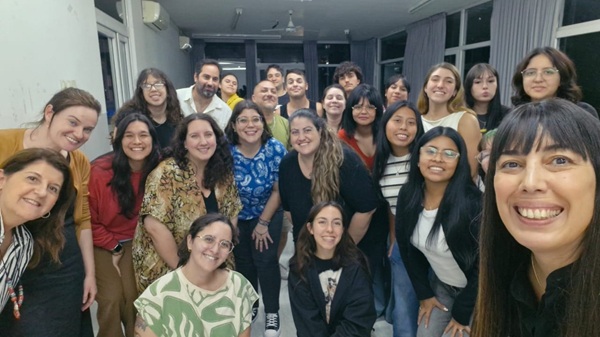 La imagen muestra una foto del evento en Filo